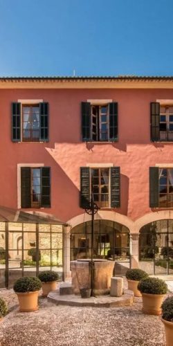 SON-NET_17th-century-courtyard